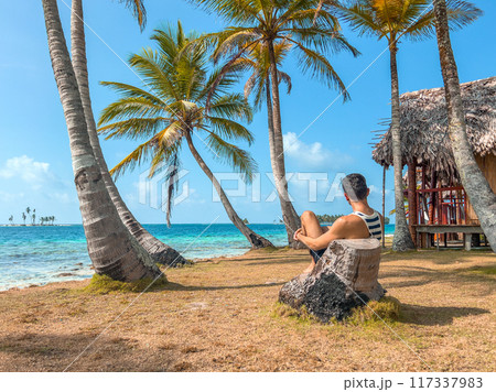 San Blas islands in Panama, tropical beach San Blas islands in Panama, tropical beach 117337983