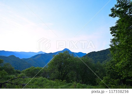山中の朝焼け みなかみ町藤原付近 山中の朝焼け みなかみ町藤原付近 117338256