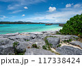 岩越しに見る沖縄・古宇利ビーチの海（古宇利島） 117338424