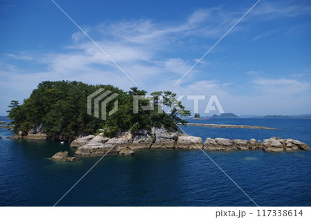 九十九島遊覧船より長南風島 九十九島遊覧船より長南風島 117338614
