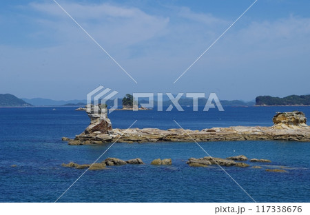 九十九島遊覧船より長南風島 狛犬のような奇岩 九十九島遊覧船より長南風島 狛犬のような奇岩 117338676