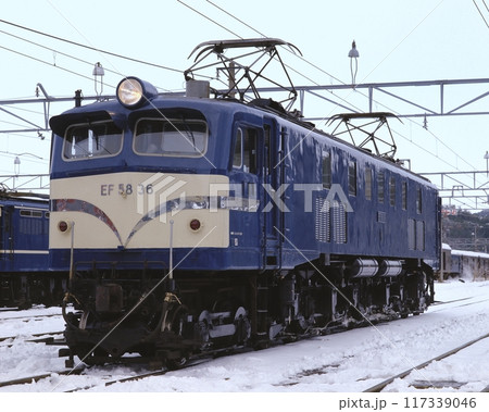 国鉄　鉄道　列車　機関車　EF58　36　 米原　雪　電気　 117339046