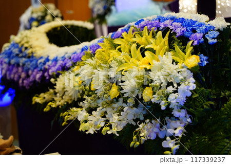 お洒落な花祭壇 お洒落な花祭壇 117339237