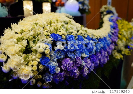 お洒落な花祭壇 お洒落な花祭壇 117339240