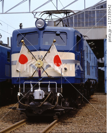 国鉄　鉄道　列車　米原　EF58   74     国旗　日本　お召　機関区　機関車　 117339342