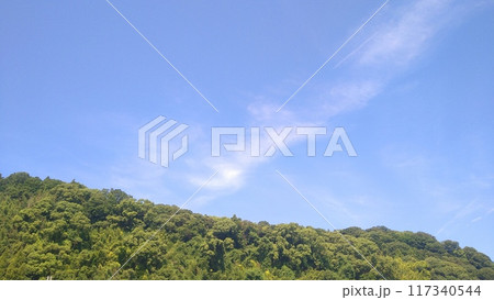 山の上に広がる青空 山の上に広がる青空 117340544