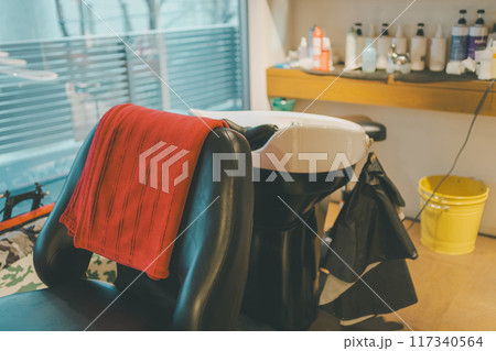 beauty parlor 117340564