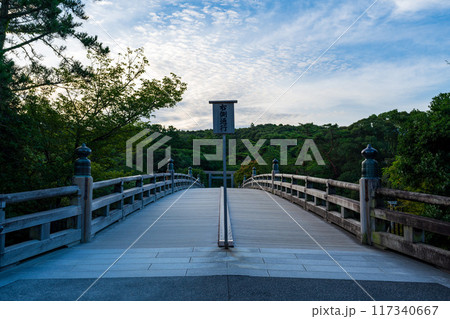 伊勢神宮・内宮　宇治橋の⼤⿃居 117340667