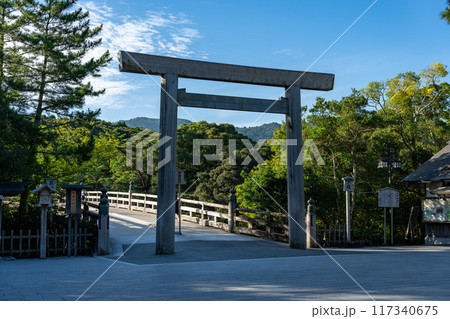 伊勢神宮・内宮　宇治橋の⼤⿃居 117340675