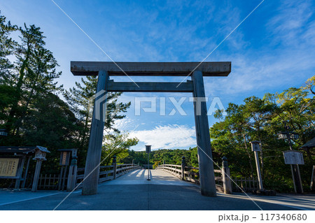 伊勢神宮・内宮　宇治橋の⼤⿃居 117340680
