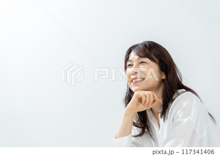 女性　ポートレート 117341406