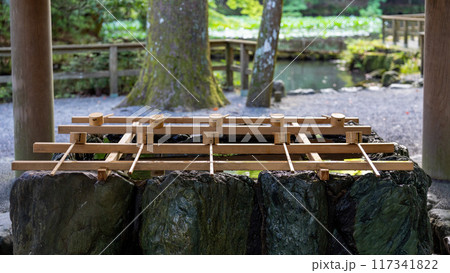 伊勢神宮・内宮の手水舎 伊勢神宮・内宮の手水舎 117341822