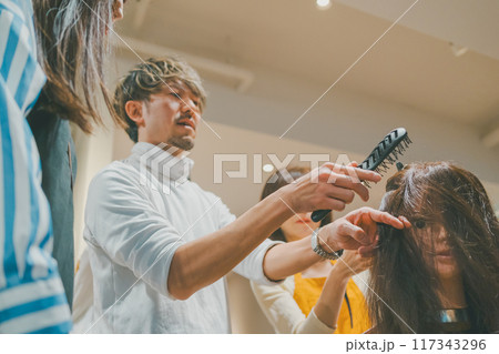 beauty parlor 117343296