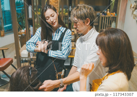 beauty parlor 117343307
