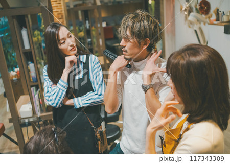 beauty parlor 117343309