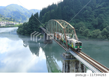 只見川第五橋梁を渡る只見線 只見川第五橋梁を渡る只見線 117344263