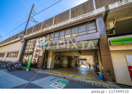 日本の千葉都市景観 千葉市中央区長洲の本千葉駅などを望む＝令和6年8月12日 117344510