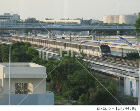 上海浦東国際空港に発着する地下鉄車両 上海市浦東新区 中華人民共和国 China 上海浦東国際空港に発着する地下鉄車両 上海市浦東新区 中華人民共和国 China 117344598