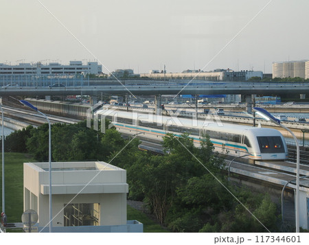 上海浦東国際空港に発着するリニアモーターカー　上海市浦東新区　中華人民共和国　China　 117344601