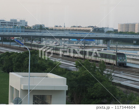 上海浦東国際空港に発着する地下鉄車両 上海市浦東新区 中華人民共和国 China 上海浦東国際空港に発着する地下鉄車両 上海市浦東新区 中華人民共和国 China 117344604