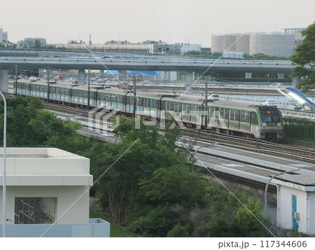 上海浦東国際空港に発着する地下鉄車両　上海市浦東新区　中華人民共和国　China　 117344606