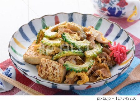 沖縄料理 ゴーヤチャンプルー 117345210