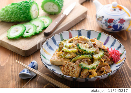 沖縄料理 ゴーヤチャンプルー 117345217