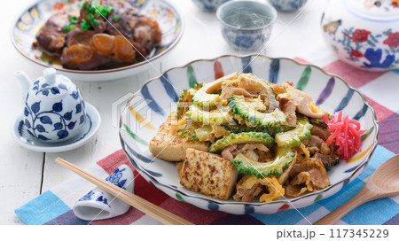 沖縄料理 ゴーヤチャンプルーと炙り軟骨ソーキ 沖縄料理 ゴーヤチャンプルーと炙り軟骨ソーキ 117345229