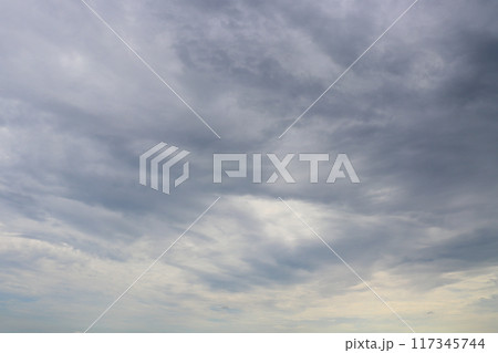 曇り空　空のみ 117345744