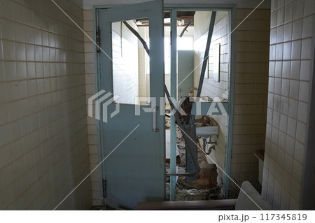 気仙沼市東日本大震災遺構（男子トイレ） 117345819