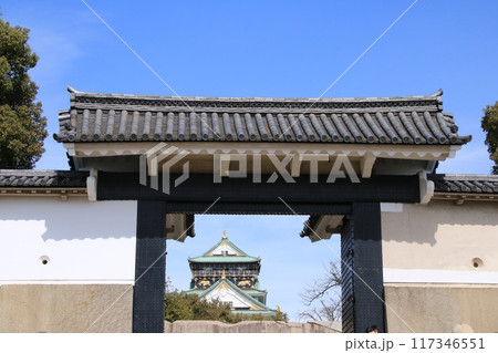 大阪城桜門から見た天守閣 大阪城桜門から見た天守閣 117346551