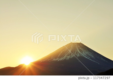 富士山と初日の出 富士山と初日の出 117347297