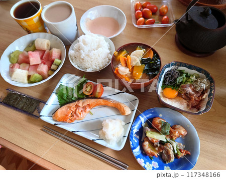 Grilled salmon set meal おいしそうな和風料理/焼き魚定食(焼き鮭定食) Grilled salmon set meal おいしそうな和風料理/焼き魚定食(焼き鮭定食) 117348166