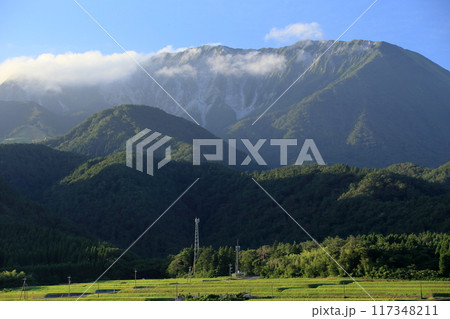 山陰地方にある日本百名山でもある夏の伯耆大山 山陰地方にある日本百名山でもある夏の伯耆大山 117348211