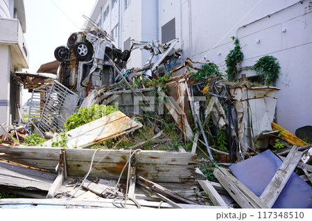 気仙沼市東日本大震災遺構（流れ着いた車） 117348510