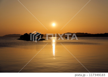 宍道湖の夕日 117349183