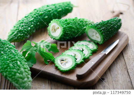 夏野菜 ゴーヤ （にがうり）カットイメージ 117349750