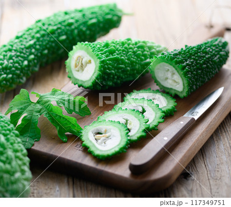 夏野菜 ゴーヤ (にがうり)カットイメージ 夏野菜 ゴーヤ (にがうり)カットイメージ 117349751