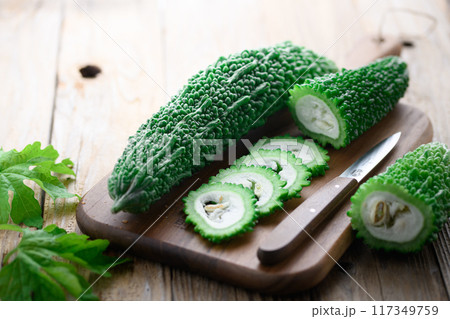 夏野菜 ゴーヤ （にがうり）カットイメージ 117349759