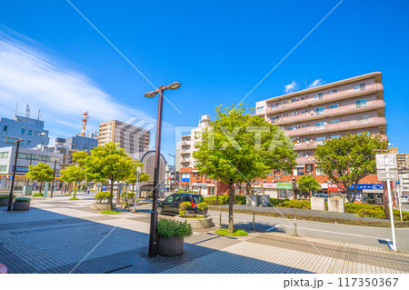 日本の千葉都市景観 千葉市中央区長洲の本千葉駅前などを望む。左奥に消防署など、官庁街が広がる 日本の千葉都市景観 千葉市中央区長洲の本千葉駅前などを望む。左奥に消防署など、官庁街が広がる 117350367
