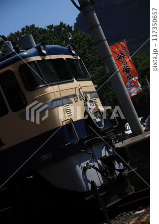 夏空のもと信越線横川駅に停車するEF65-501号機_2024/8/3撮影 夏空のもと信越線横川駅に停車するEF65-501号機_2024/8/3撮影 117350657