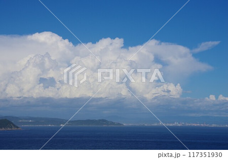 兵庫県洲本市 生石岬から和歌山市・加太方面を望む 兵庫県洲本市 生石岬から和歌山市・加太方面を望む 117351930
