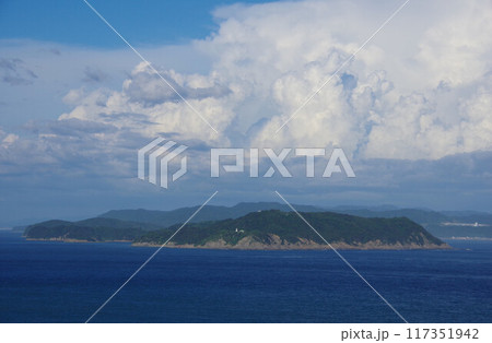 兵庫県淡路島 生石岬から友ヶ島方面を望む 兵庫県淡路島 生石岬から友ヶ島方面を望む 117351942