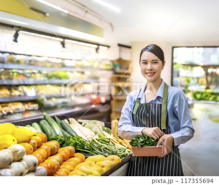 スーパーマーケットで働く女性のイメージ素材 117355694