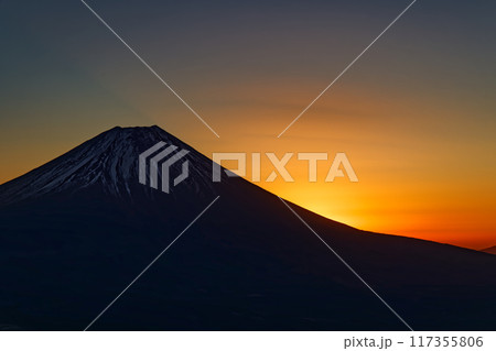 毛無山から見る夜明けの富士山 117355806