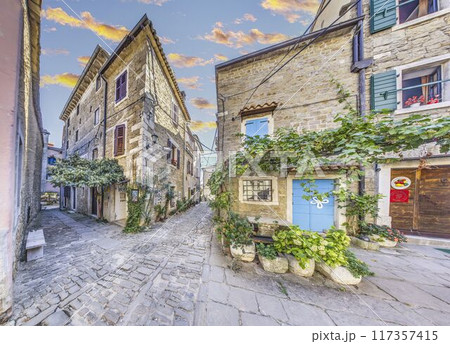 Picture from the town of Groznjan with idyllic cobbled streets and buildings made of natural stone Picture from the town of Groznjan with idyllic cobbled streets and buildings made of natural stone 117357415