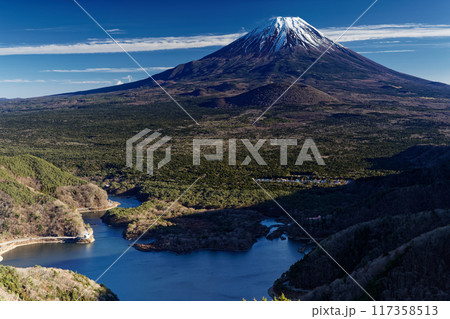 精進峠帰ら見る精進湖と富士山 精進峠帰ら見る精進湖と富士山 117358513
