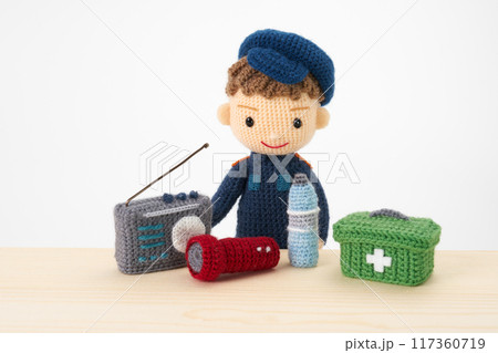 あみぐるみ人形　防災・救命 117360719