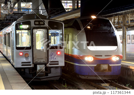 ET127系電車とE653系特急しらゆき4号 117361344