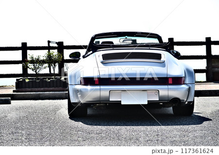 古いスポーツカー 117361624